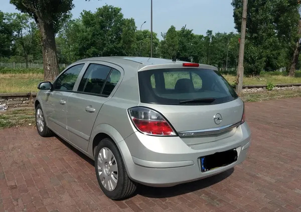 samochody osobowe Opel Astra cena 14600 przebieg: 218000, rok produkcji 2009 z Warszawa